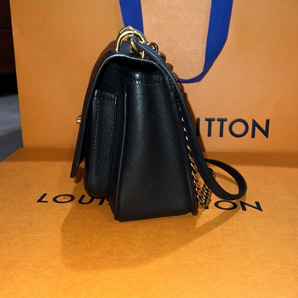 Louis Vuitton LockMe Chain Bag Black Leather - Picture 9 of 13